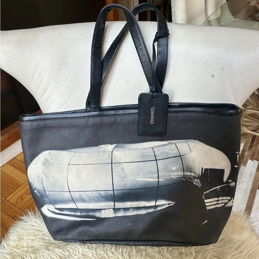 CHANEL Black White(Zaha Hadid art)Karl Largerfield sign limited edition tote bag